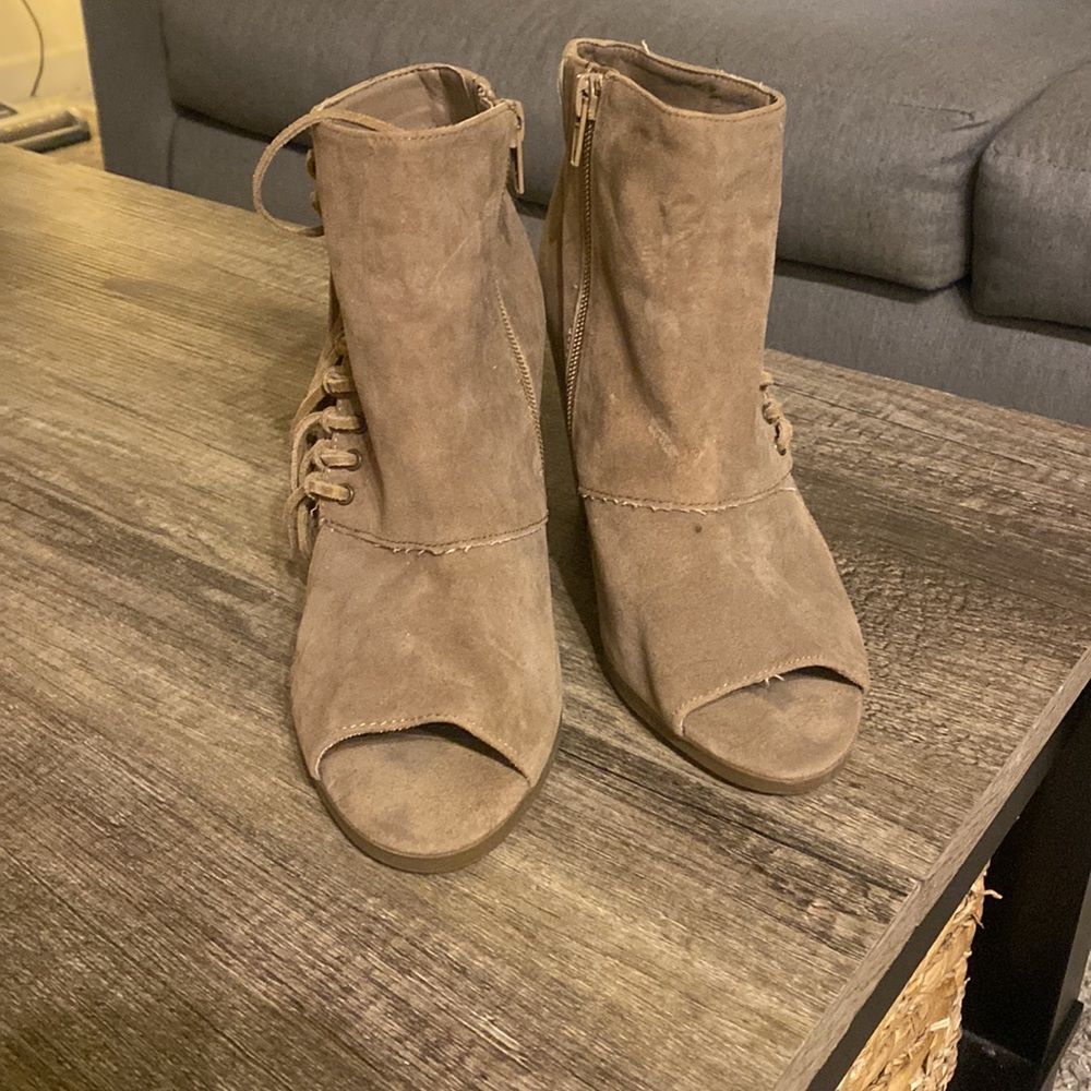 Frayed Fringe Heeled Tan Beige Ankle Boots​ - Picture 2 of 6